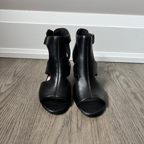 Clarks Deva Heidi Black Leather Heeled Sandals. Size 8. NWT - Picture 2 of 5